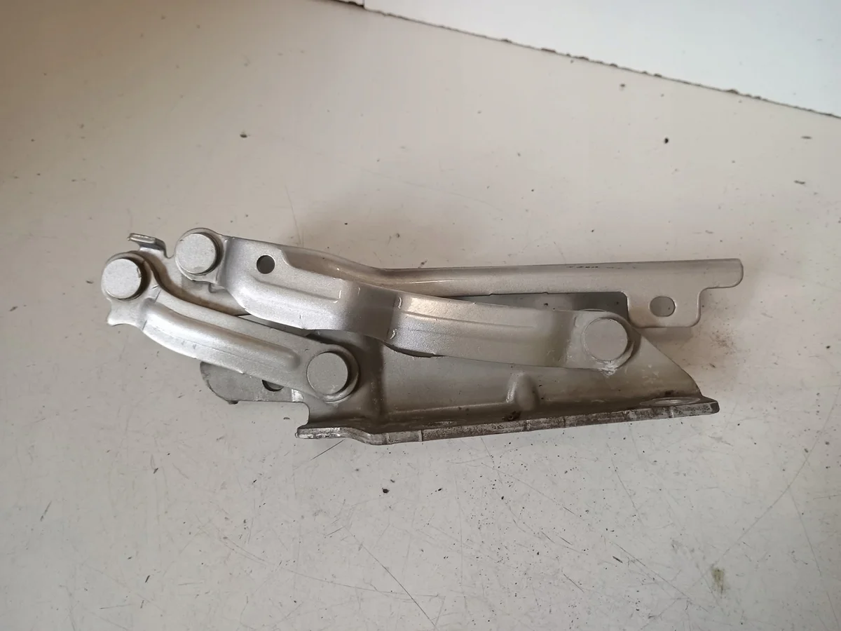 VW Golf 6 Hood Hinge Used 5K0823301B
