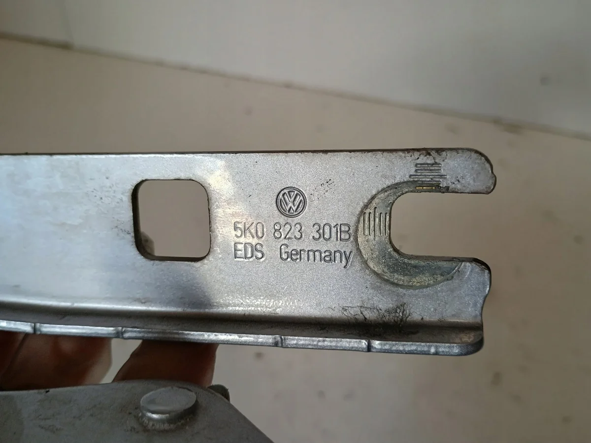 VW Golf 6 Scharnier Haube 5K0823301B 5K0823302B image 6