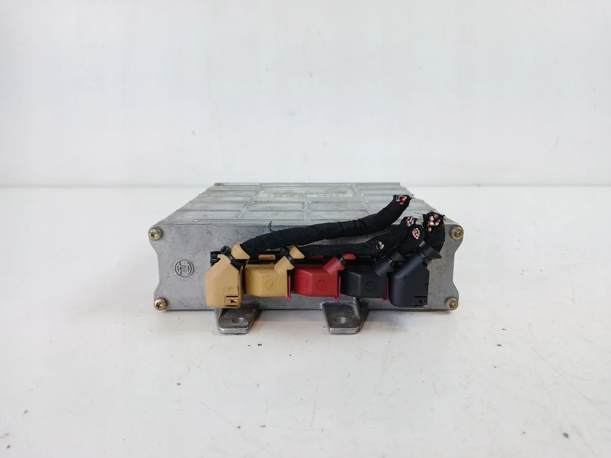 Audi A4 B5 1.6 Engine Control Unit 8D0907558A image 4