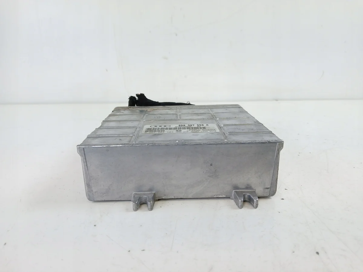 Audi A4 B5 1.6 Engine Control Unit 8D0907558A image 5