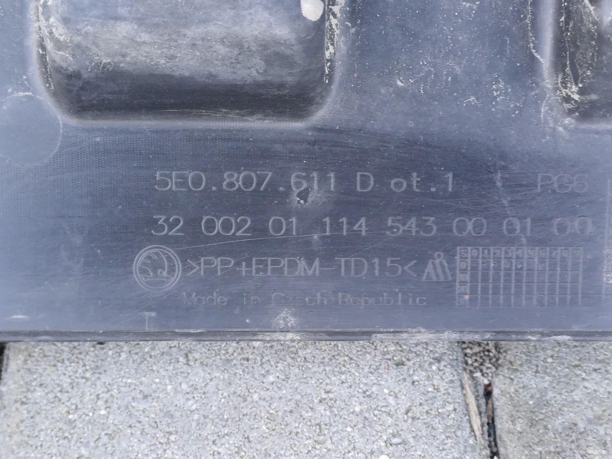 SKODA OCTAVIA 3 LIFT 16- PROTETOR PARACHOQUE 5E0807611D image 6