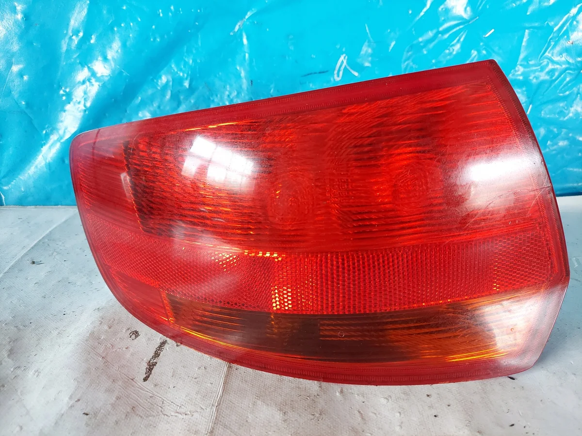 Audi A3 8P Sportback takavalo vasen 8P4945095C