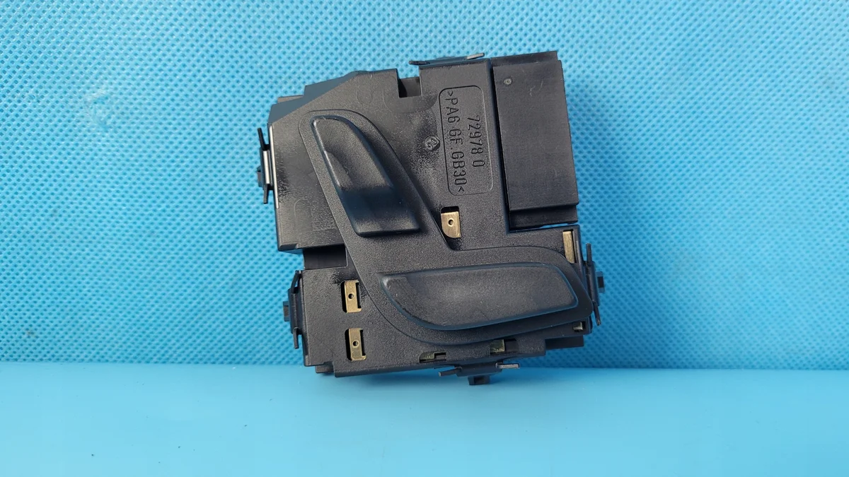 Panneau commande siège Mercedes W206 C200 A2048701758