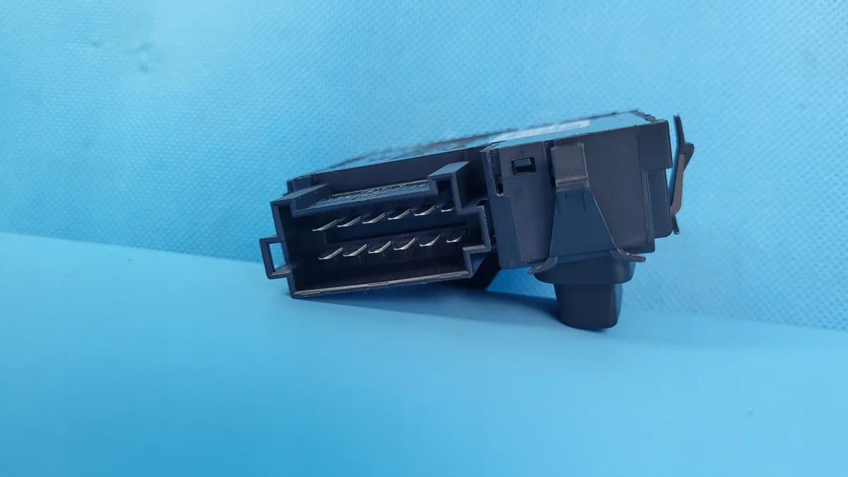 Panneau commande siège Mercedes W206 C200 A2048701758 image 3