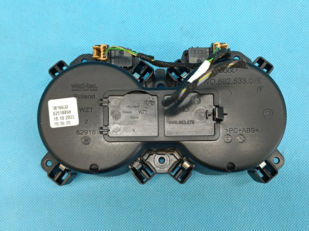 Audi A4 B9 bekerhouder 8W0862533F gebruikt