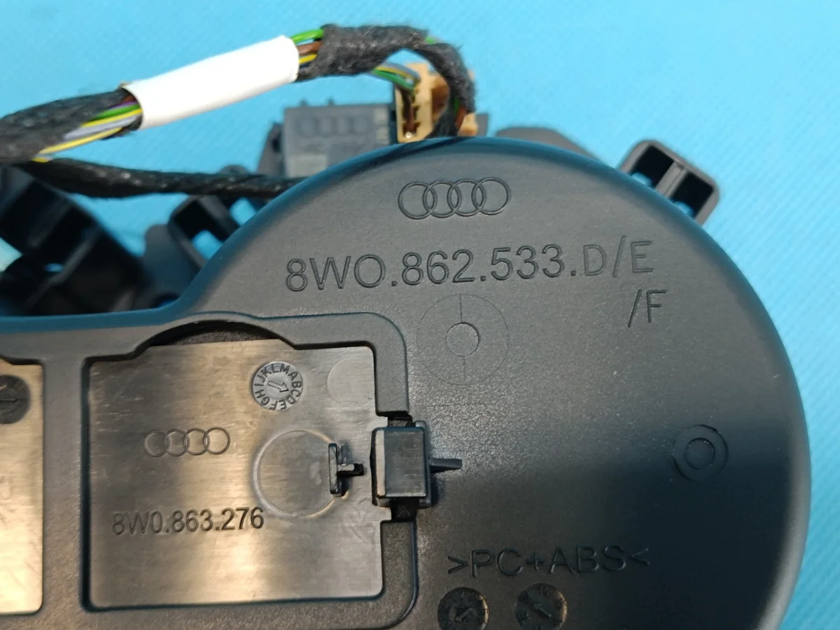 Audi A4 B9 Becherhalterhalterung 8W0862533F image 10