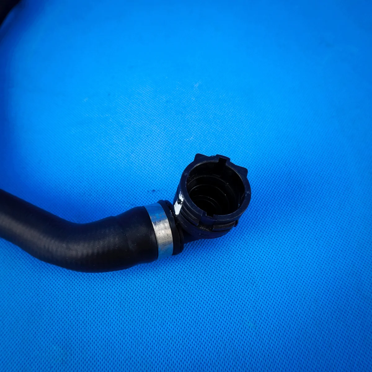 Durite d'eau BMW 5 G30 530ix 17128678493 image 4