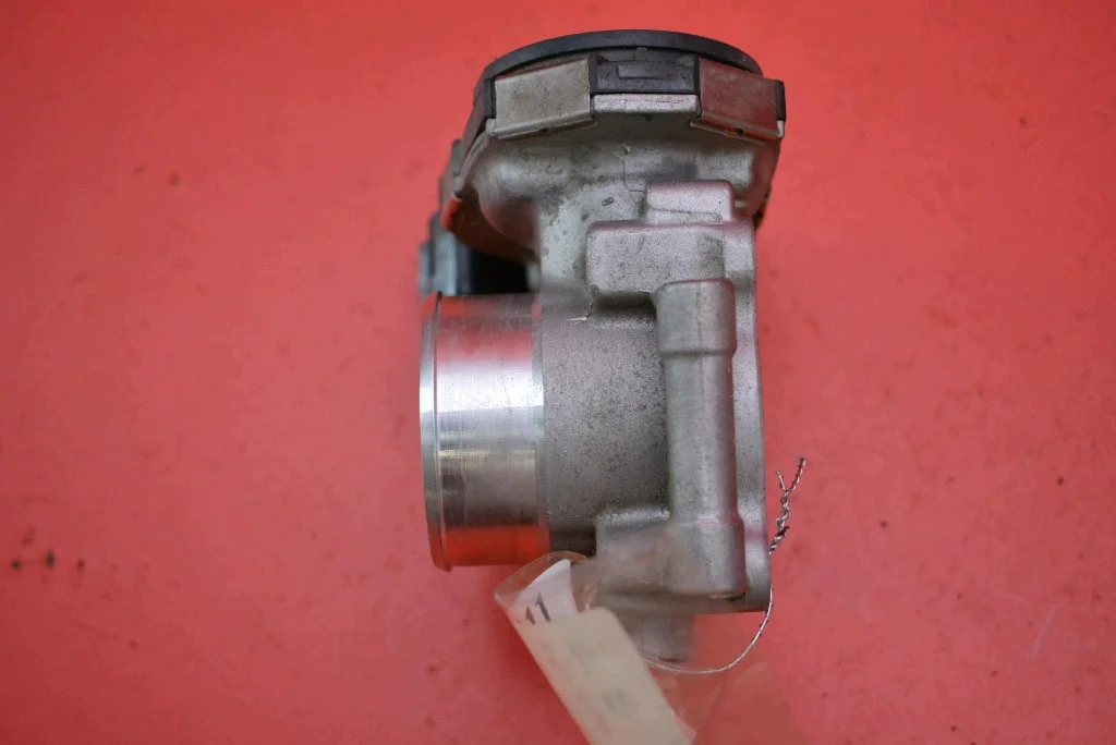 Opel Corsa E 1.4 16V 90 KM 14-20 Gasspjäll