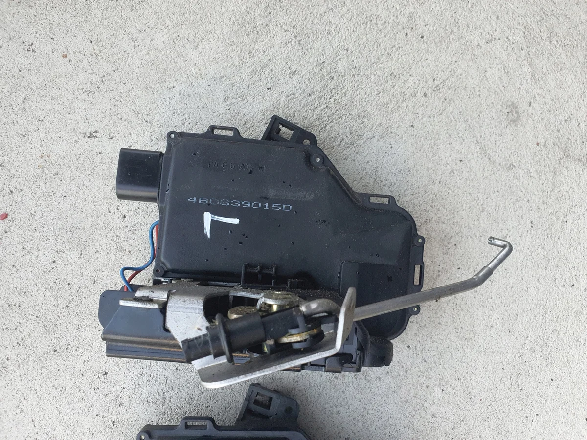 Audi A4 B6 B7 etuoven lukko 4B0837015D