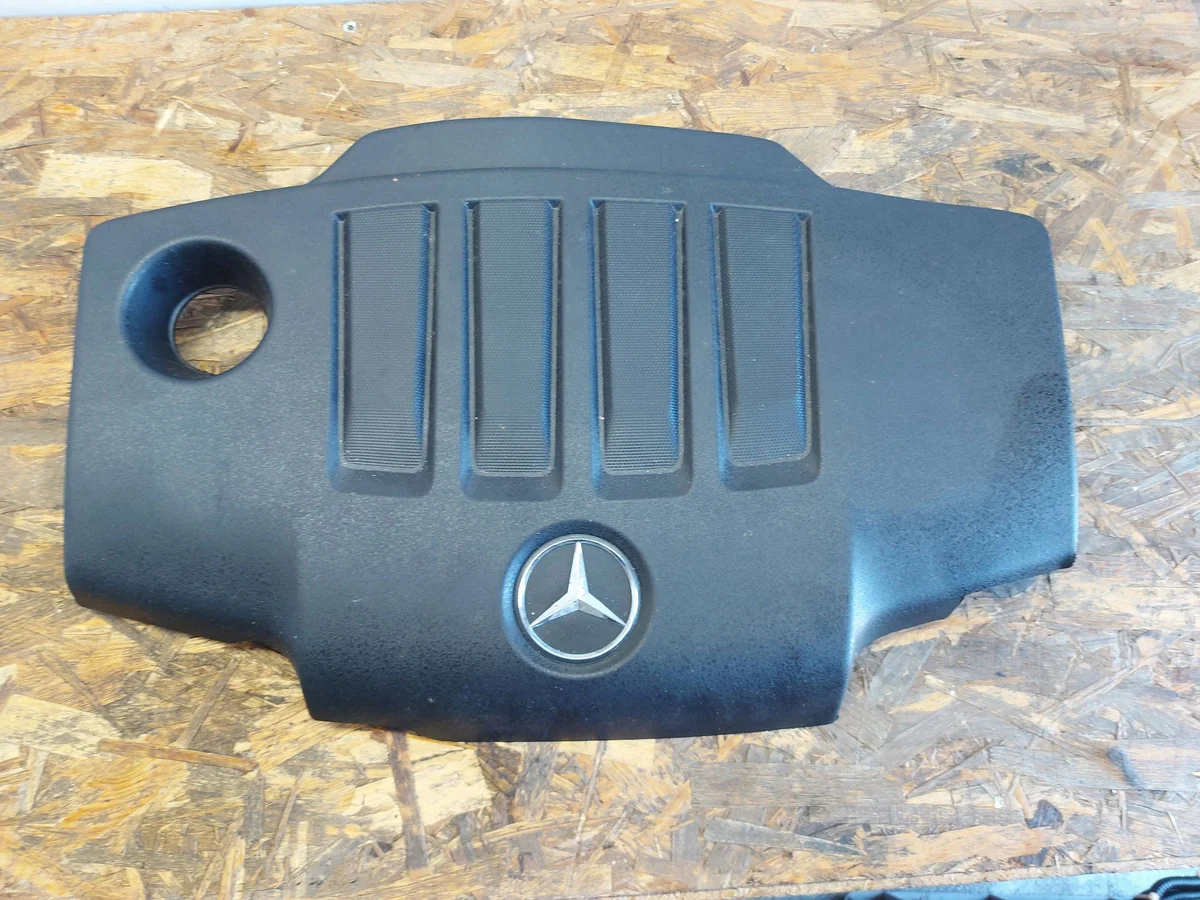 Mercedes-Benz A6540109006 Cubierta Usada