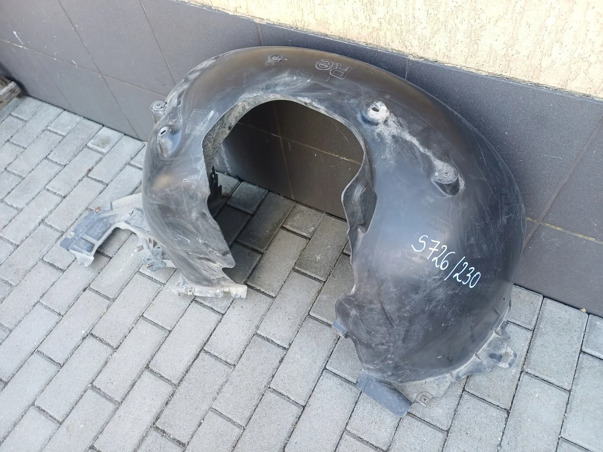 SKODA OCTAVIA 3 (12-) etulokasuoja oikea
