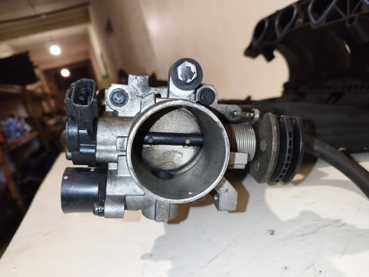 Intake Manifold 2.0 PT Cruiser 04777871AC image 8