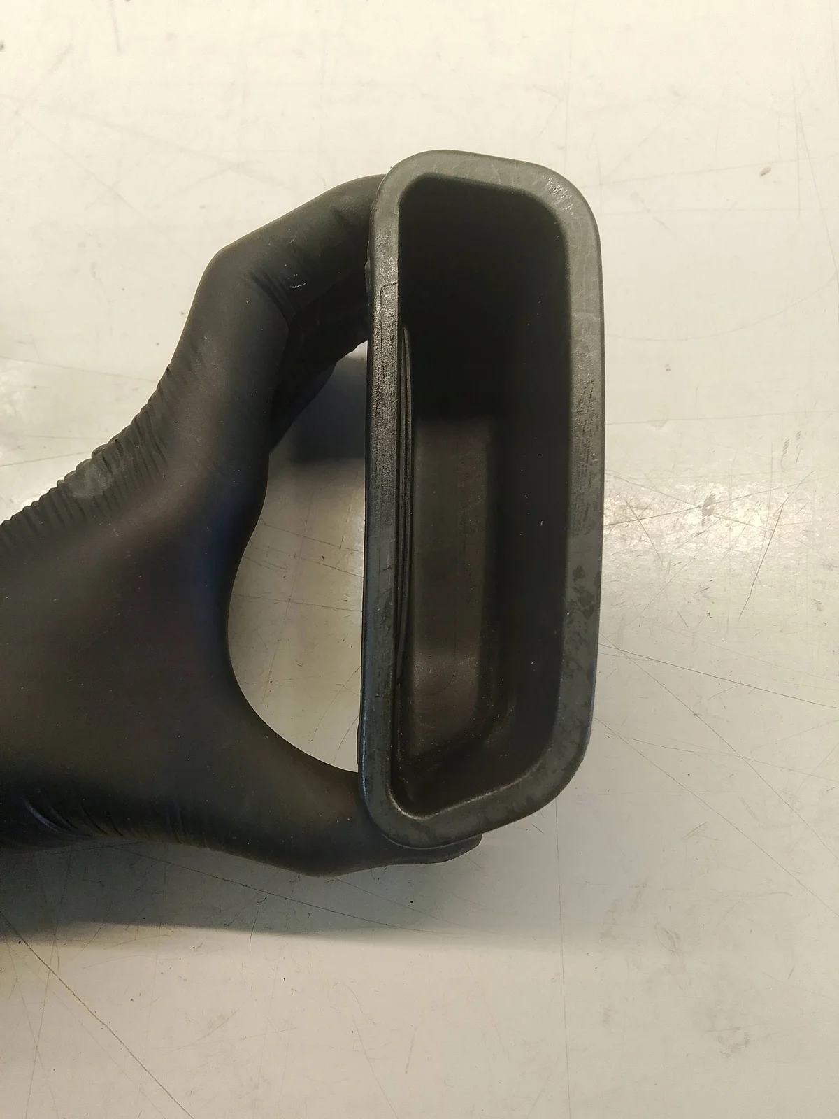 MG ZS Trunk Handle 10233724 image 3
