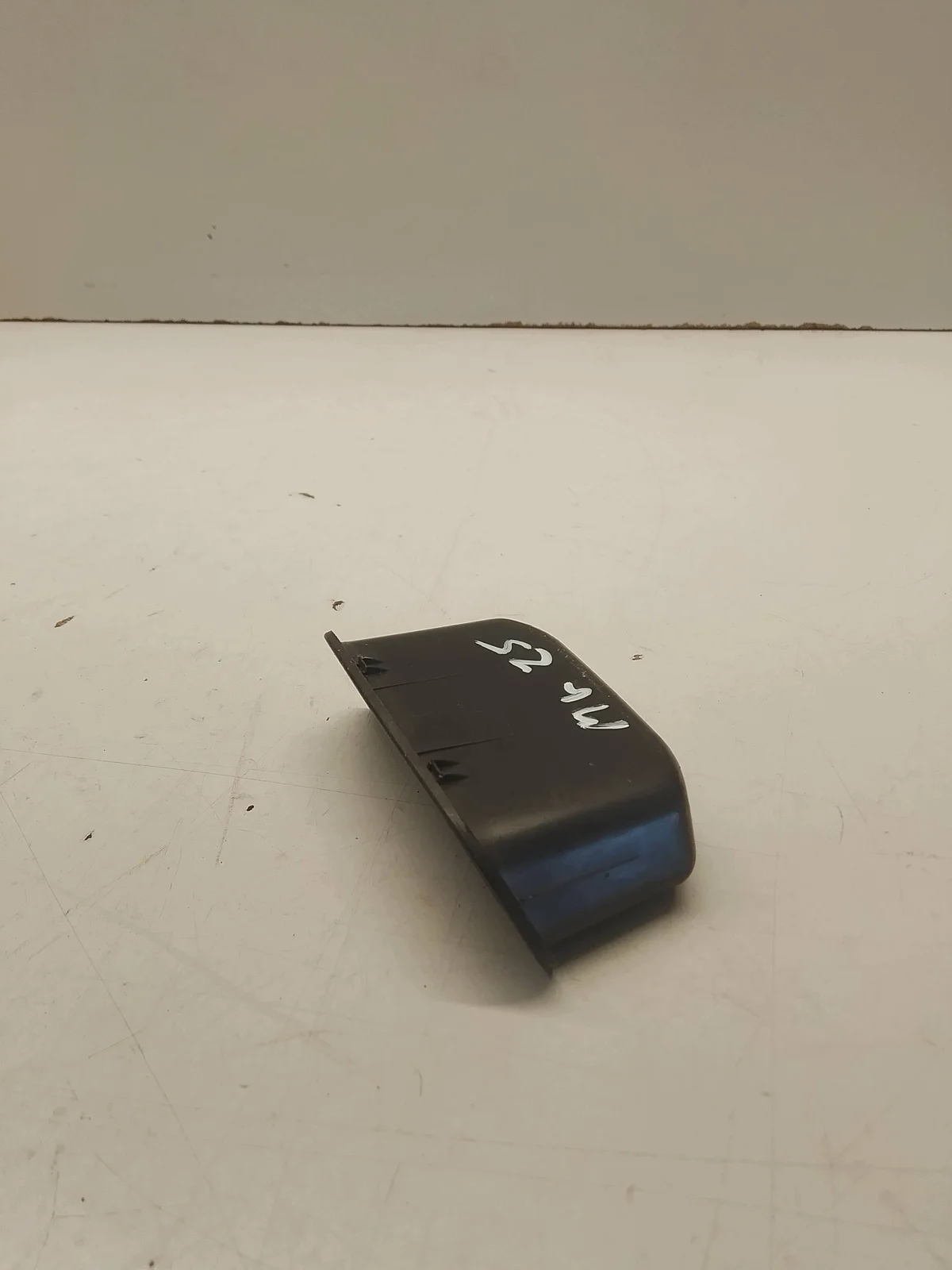 MG ZS Trunk Handle 10233724 image 9