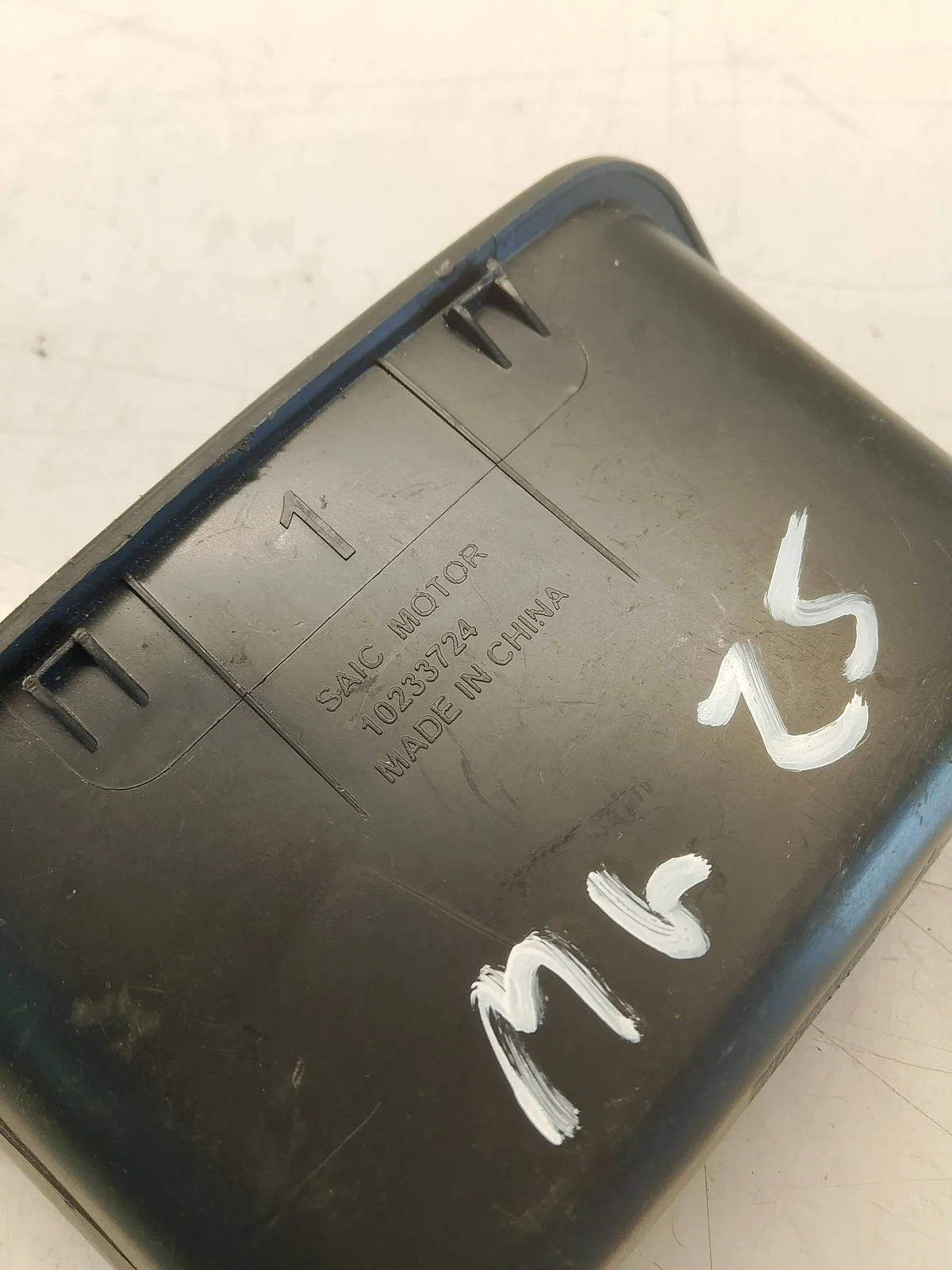 MG ZS Trunk Handle 10233724 image 10