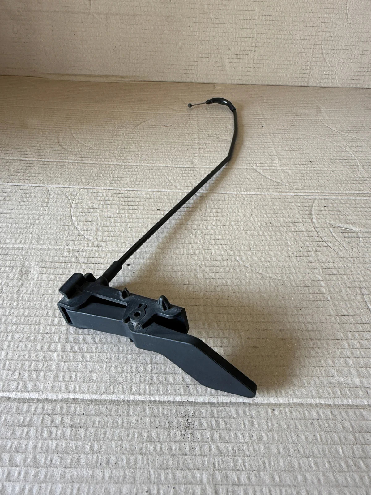 Serrure capot + poignée Renault Megane III Trafic III