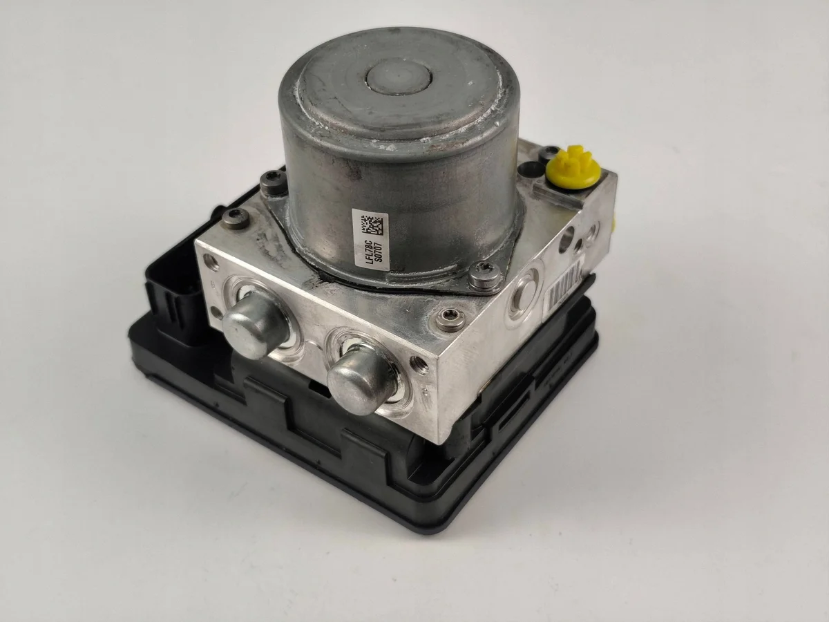 ABS-pumppu Fiat 500X 52137660