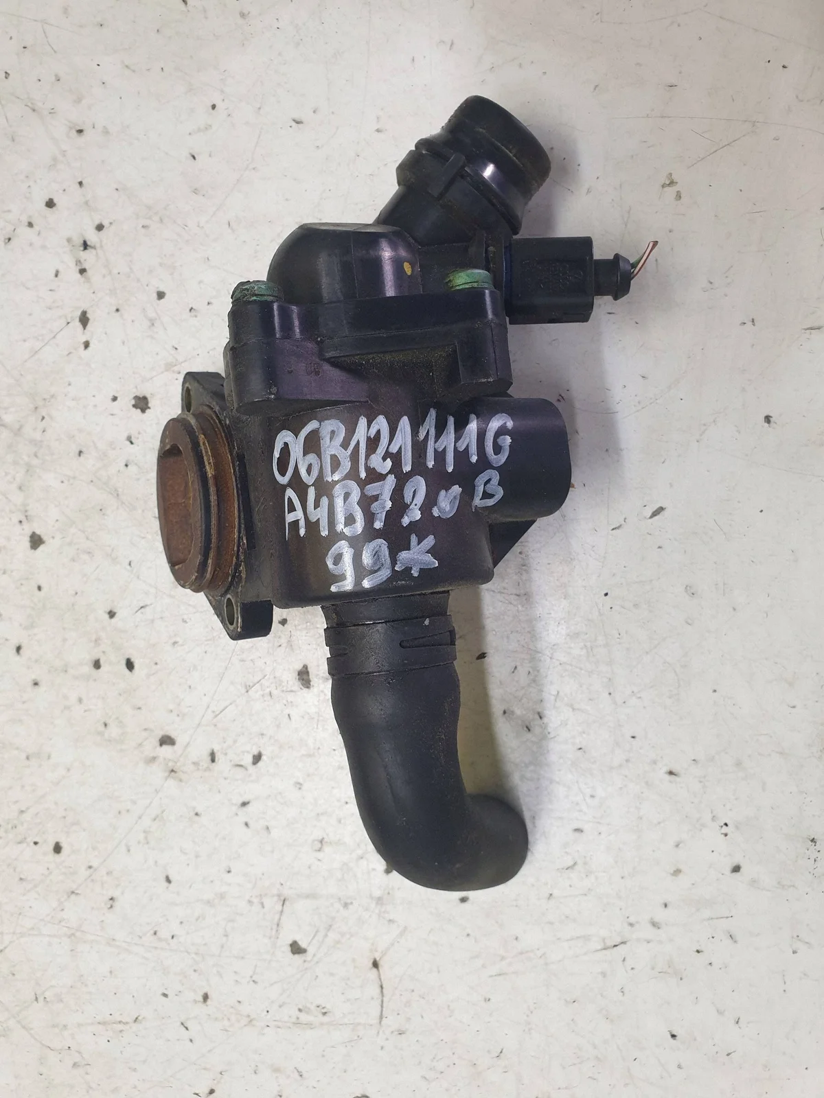 Termostaattikotelon putki 06B121111G Audi A4 B7