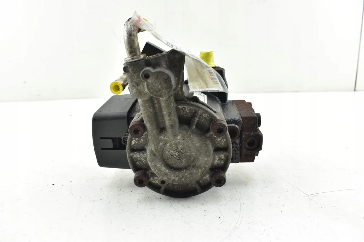 Bomba Inyectora VW Golf VI Audi A3 1.6 TDI image 3