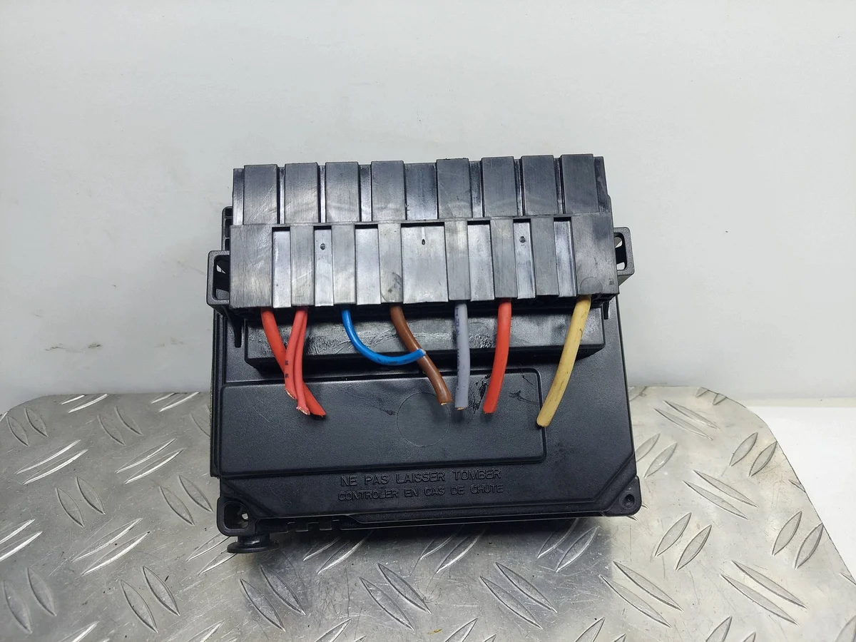 Fuse Box Peugeot 307 S118983004Q Used