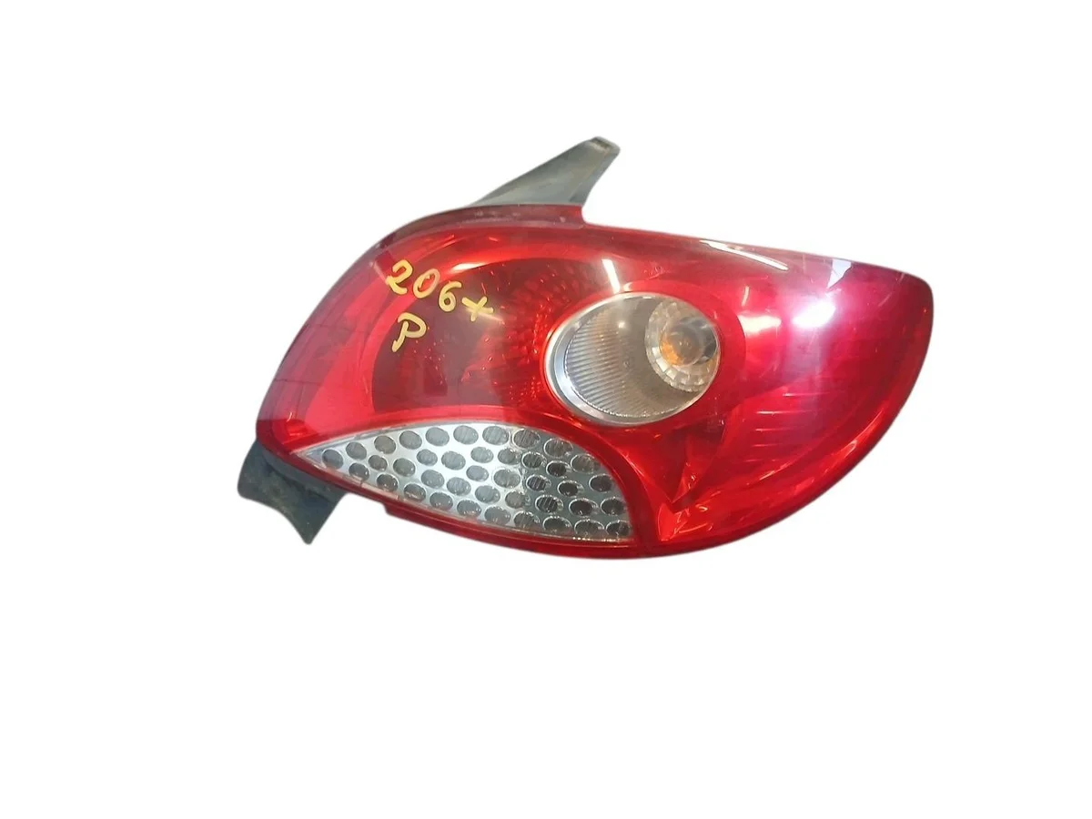 Baklykta Höger Peugeot 206+ KAO3954