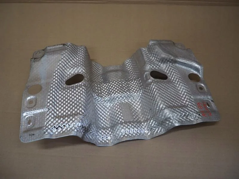 Audi A4 B9 Avant lämpösuoja alusta image 3