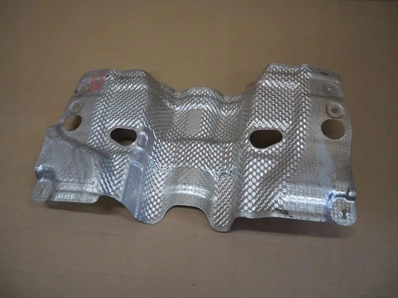 Audi A4 B9 Avant lämpösuoja alusta image 4