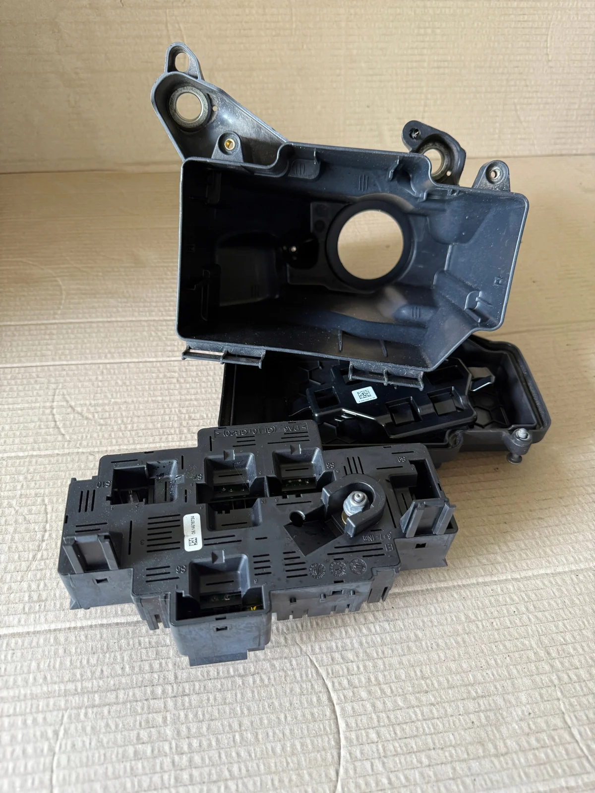 Mercedes E-Class W213 Fuse Box A2139062202 image 9