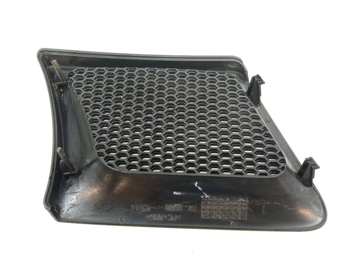 Grelha Para-choques Alfa Romeo GT Esquerda Usada image 4