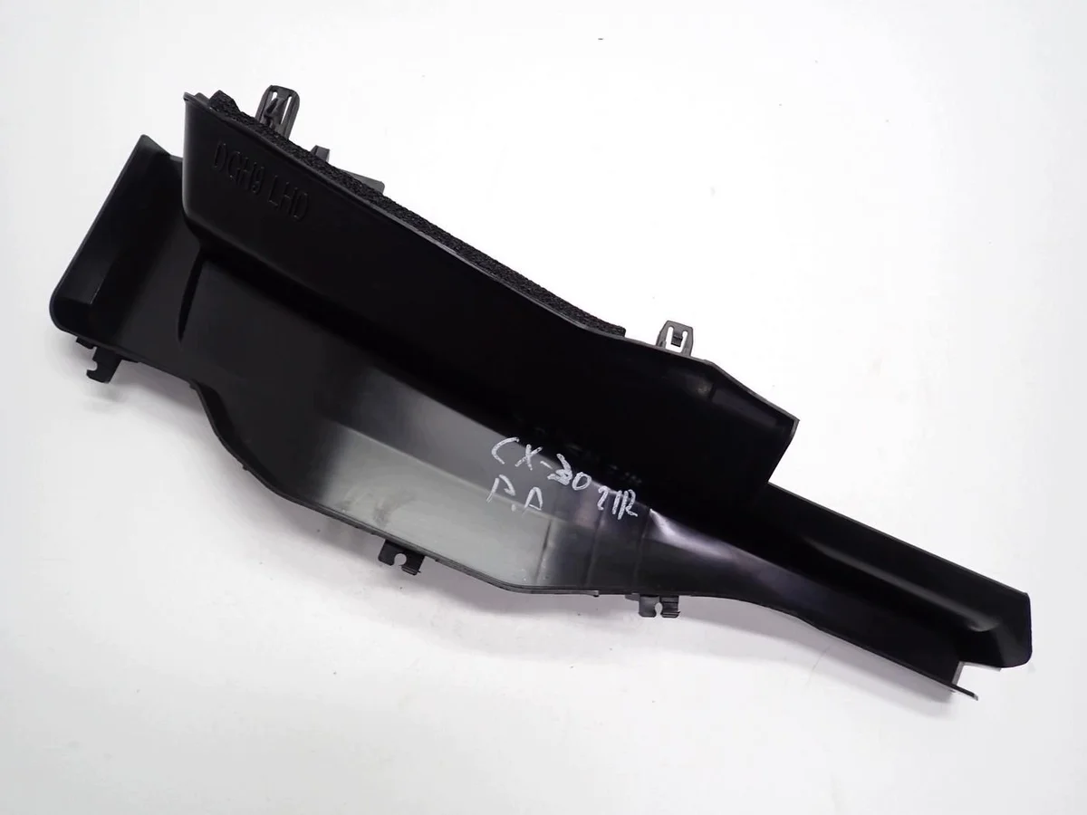 Cache pare-brise droit Mazda CX-30 DGH9507P1