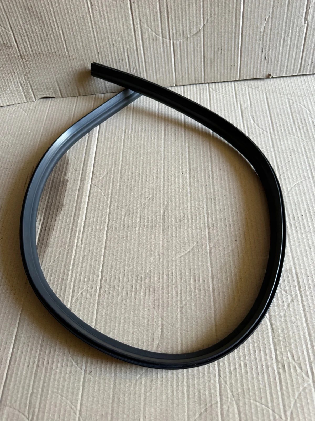 Renault Trafic III Hood Seal Used VAL238702