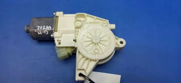 Mercedes-Benz E W212 Rear Left Door Motor