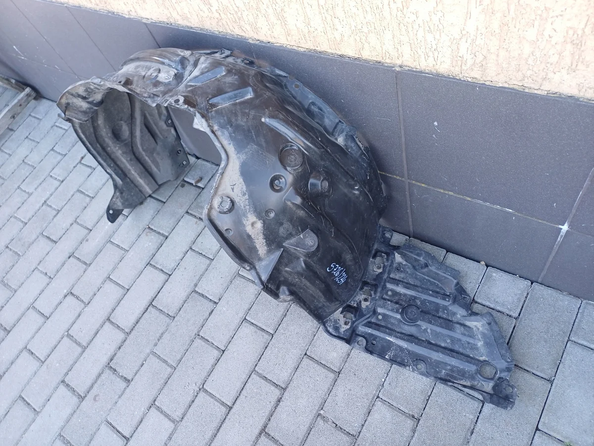 TOYOTA COROLLA E21 etulokasuoja vasen käytetty
