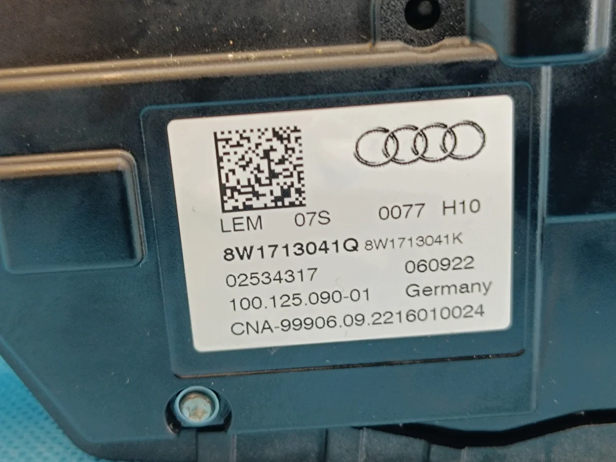 Audi A4 B9 Vaihdevalitsin 8W1713041Q image 8