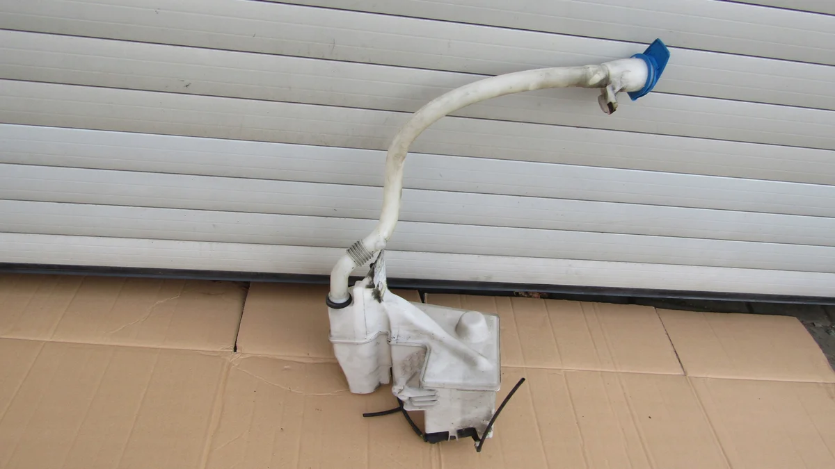VW T5 Washer Fluid Reservoir - Used