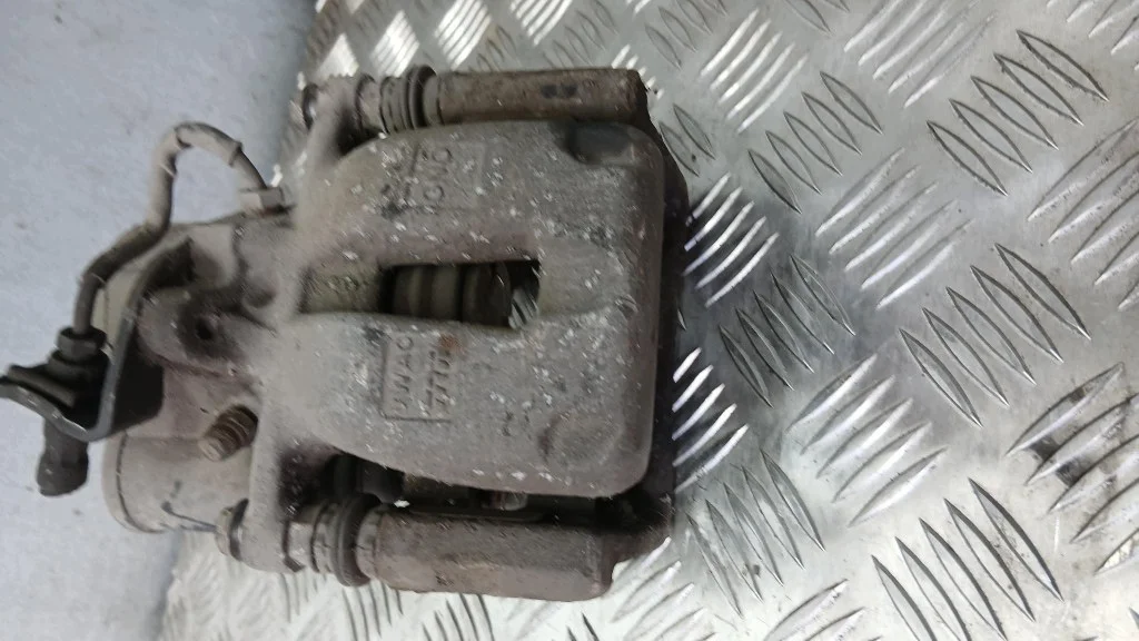 Pinça Travão Traseira Direita VW Passat B6