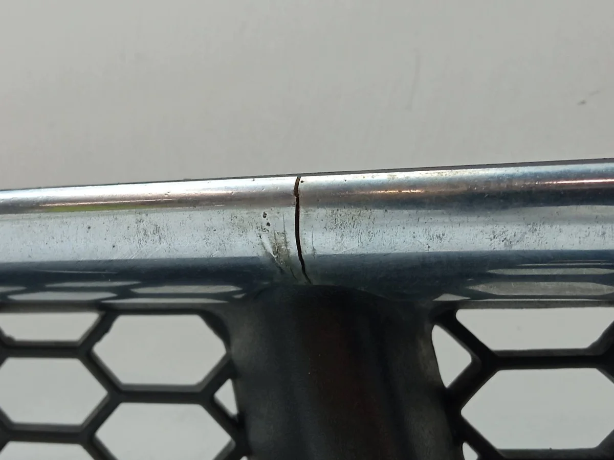 Grill vänster fram Alfa Romeo GT 03-10