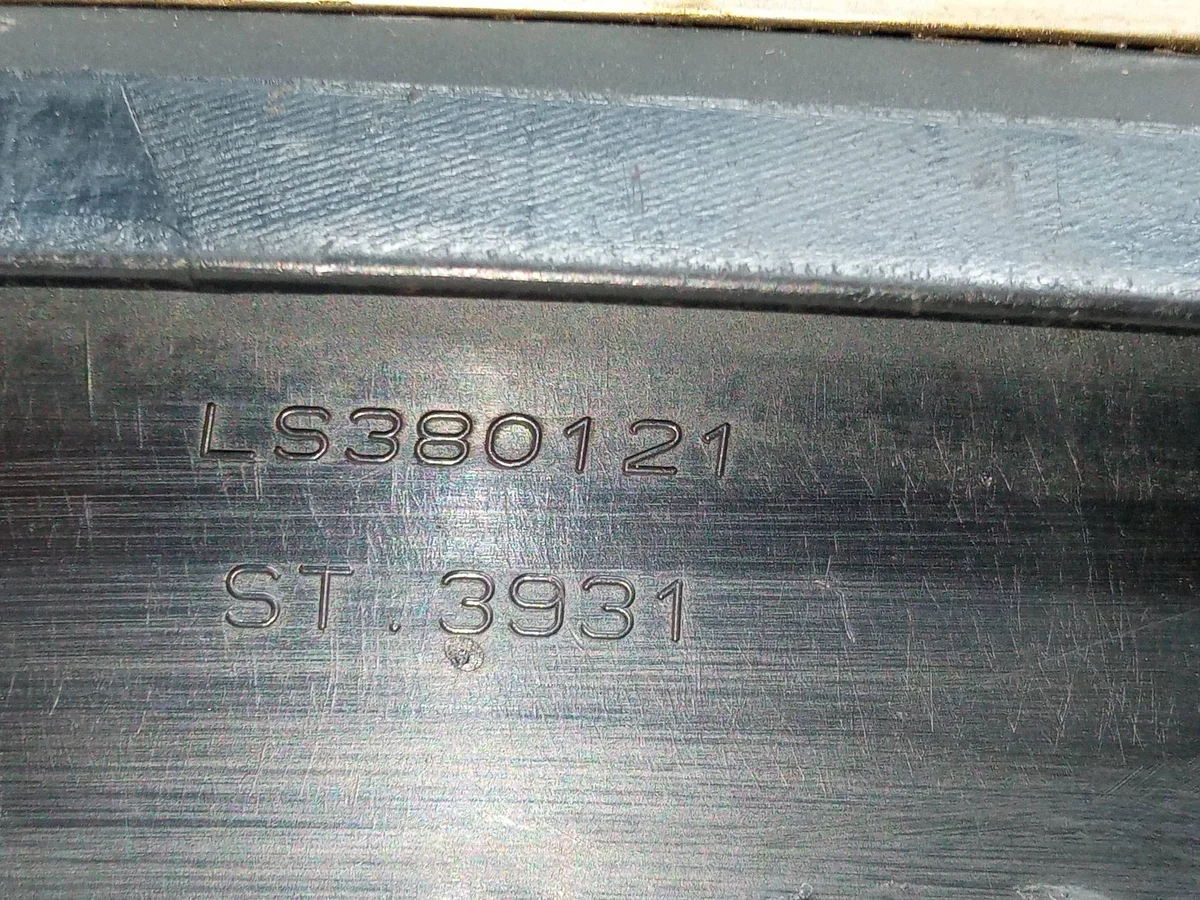 Alfa Romeo GT etusäleikkö vasen LS380121 image 6