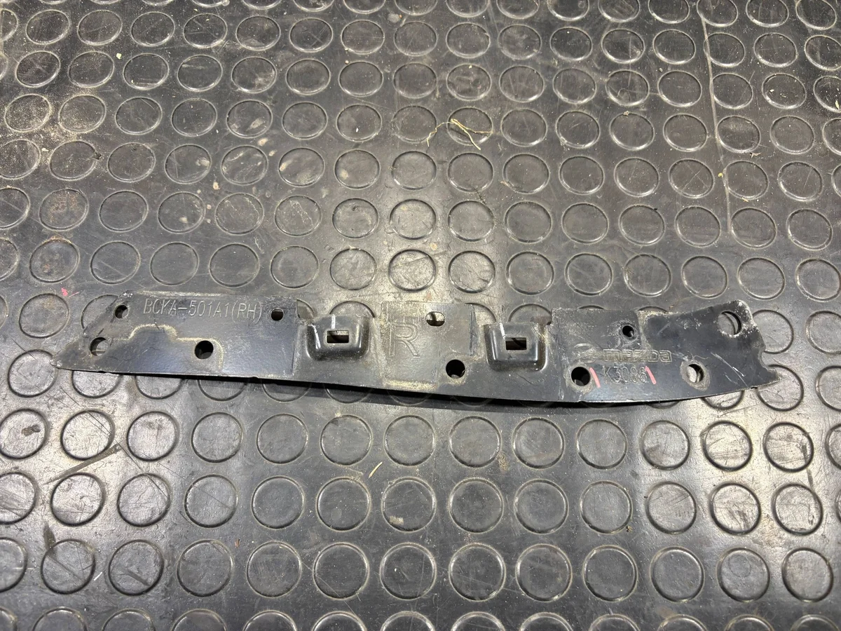 Mazda 3 BP 19- Front Bumper Grille Bracket Right