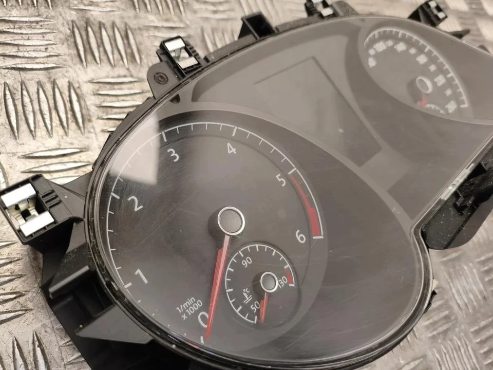 Cuadro instrumentos Volkswagen Touran 2017 image 3