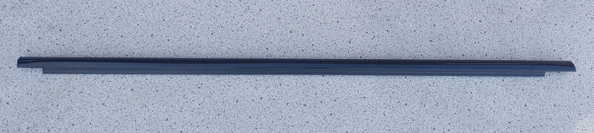Jeep Grand Cherokee WL Front Right Door Strip