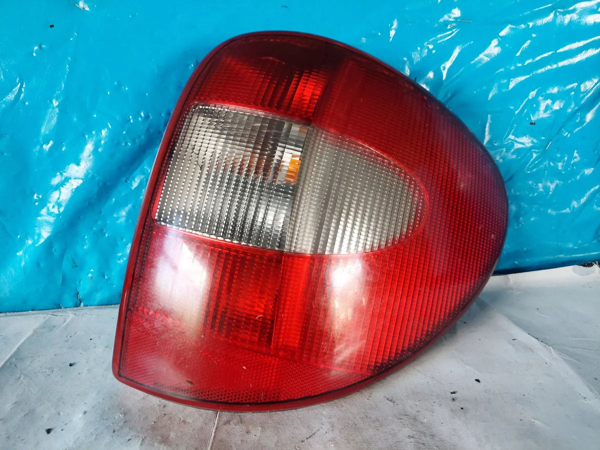 Rückleuchte Rechts Chrysler Voyager IV OE 153672