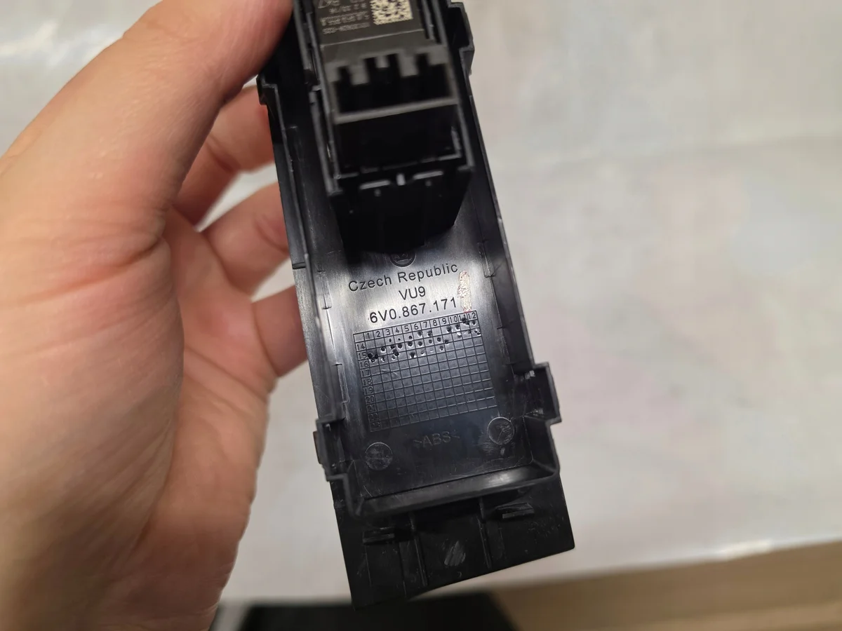 Skoda Fabia Mk3 (NJ) Schalterblende hinten image 7