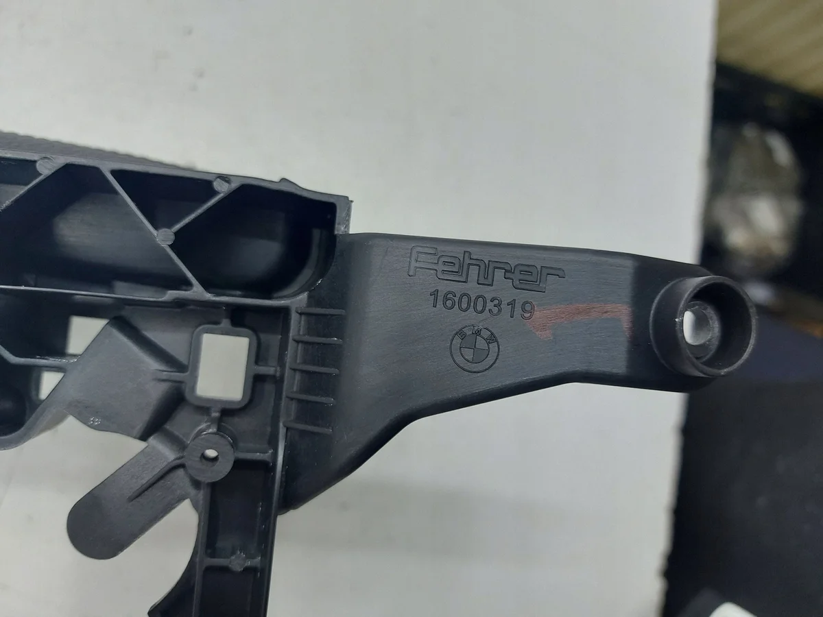BMW 5 F10 F11 Mittelarmlehne Tunnel AMD104553 image 6