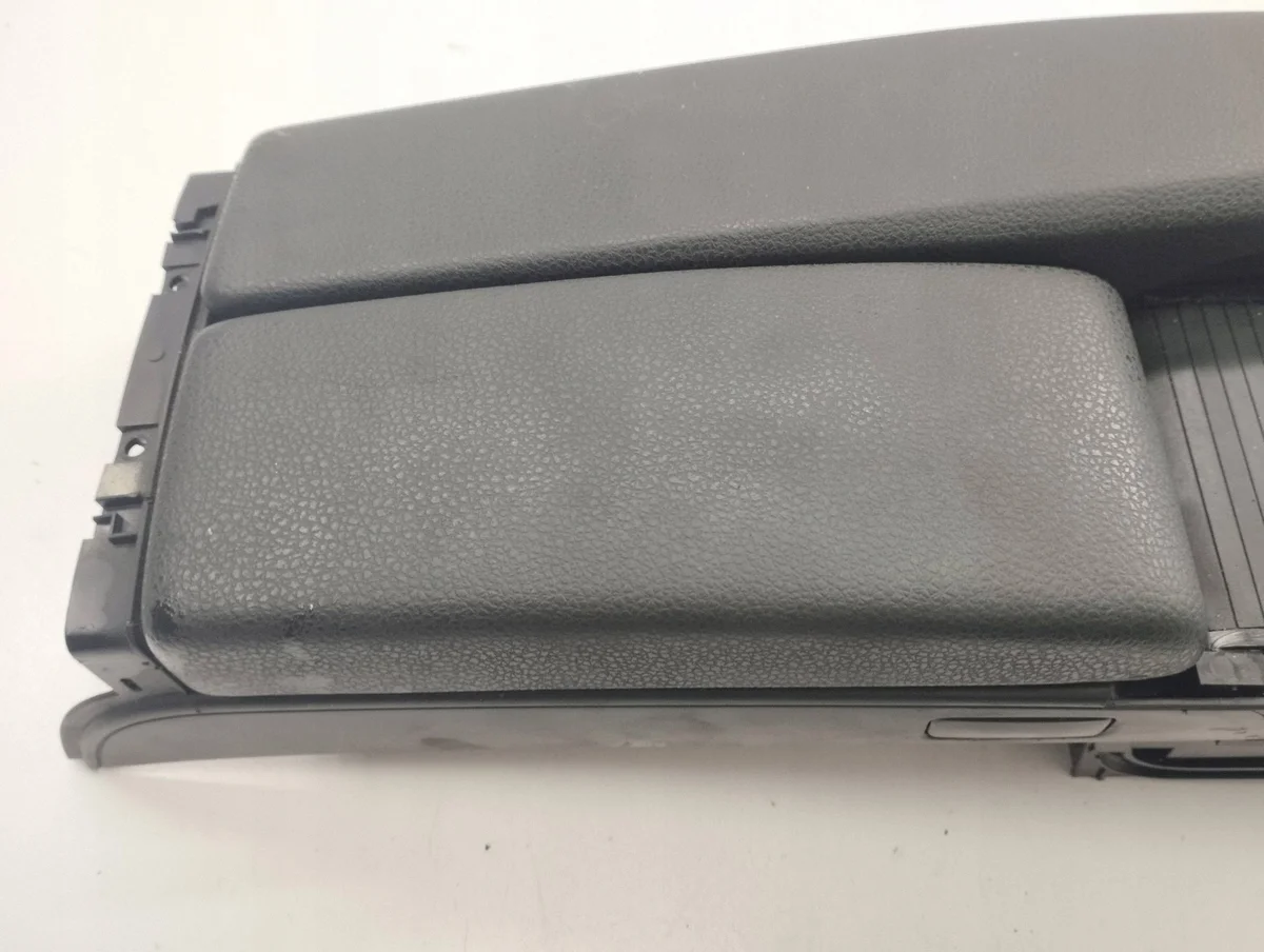 Mercedes-Benz C W204 middenconsole armsteun image 3