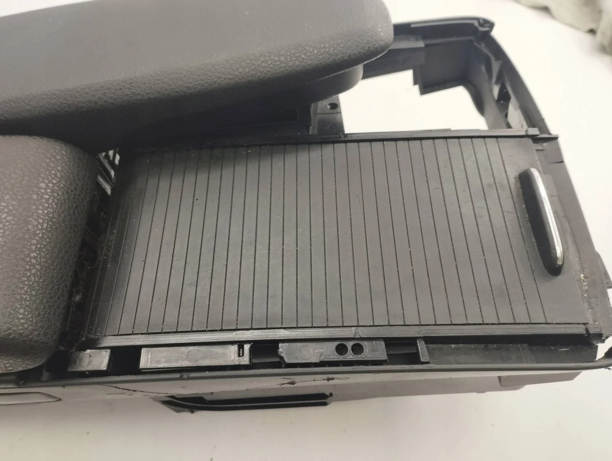 Mercedes-Benz C W204 middenconsole armsteun image 5
