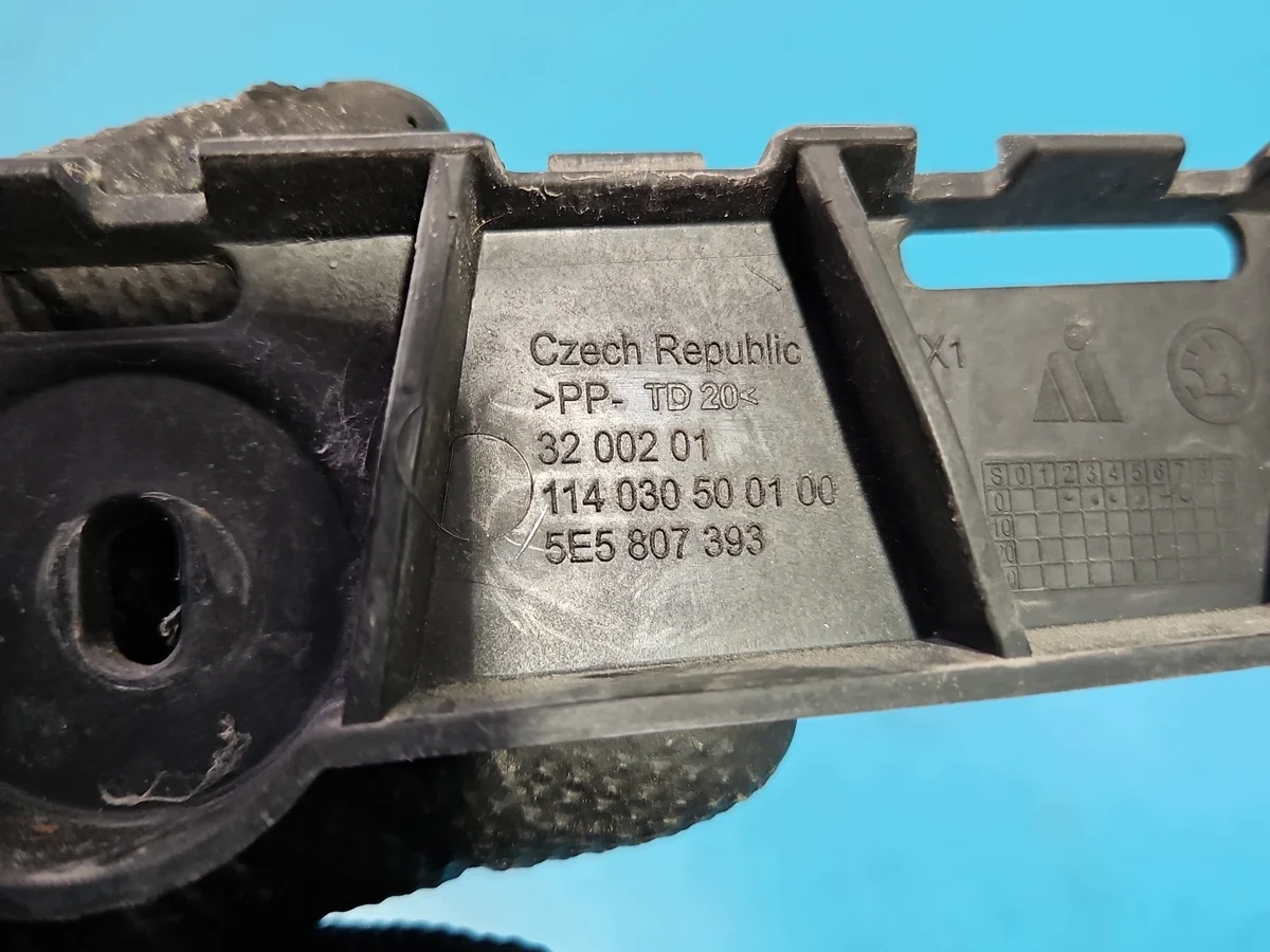 Halterung Stoßfänger Hinten Links Skoda Octavia III image 7