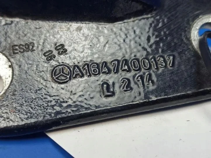 Mercedes ML W164 Tailgate Hinges A1647400137 image 3