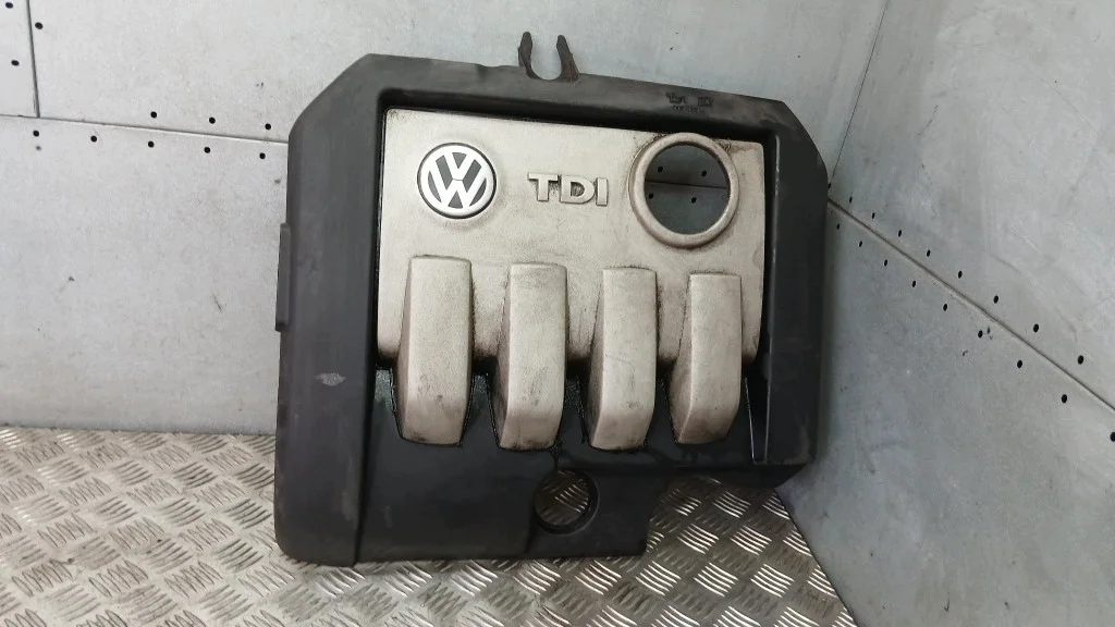 Tapa Motor VW Passat B6 1.9TDI Usada