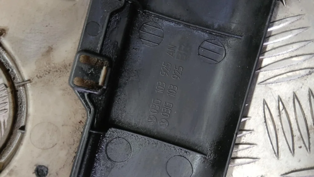 Motorabdeckung VW Passat B6 1.9TDI 03G103925 image 4